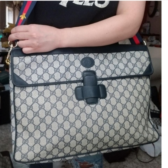 Gucci Other - Authentic Vintage Gucci Interlocking GG Monogram Supreme Clutch Portfolio Laptop